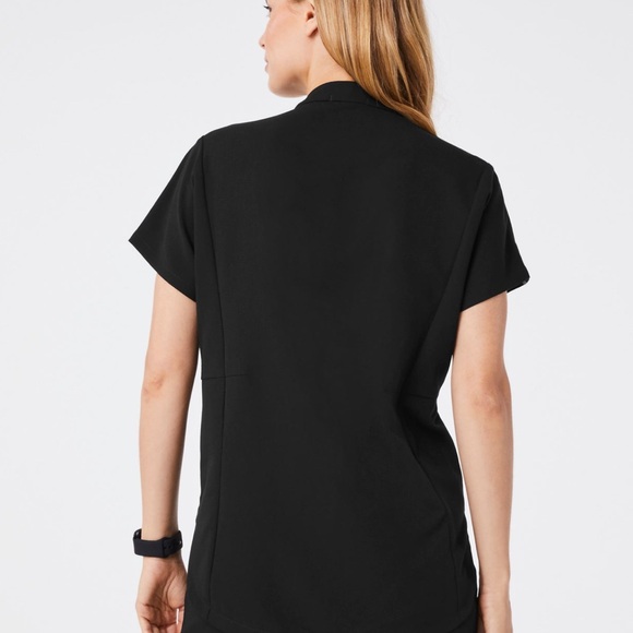 FIGS Black Montex Scrub Top - Picture 4 of 6